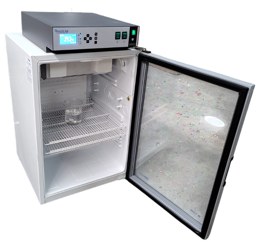 Incubadora compacta Ingelab con la puerta abierta